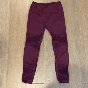 Maroon fabletics cropped leggings